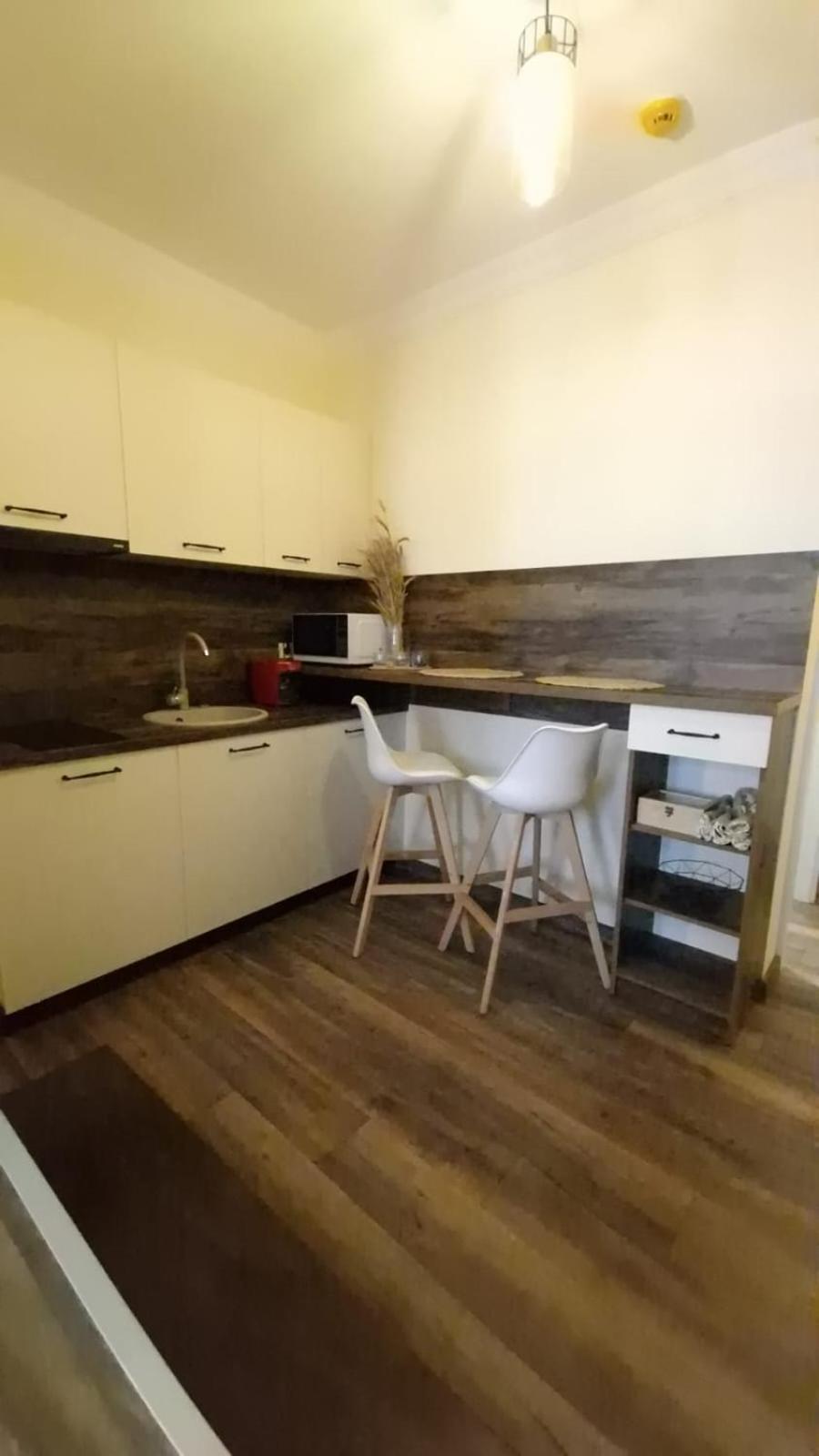 Bizi House 2 *