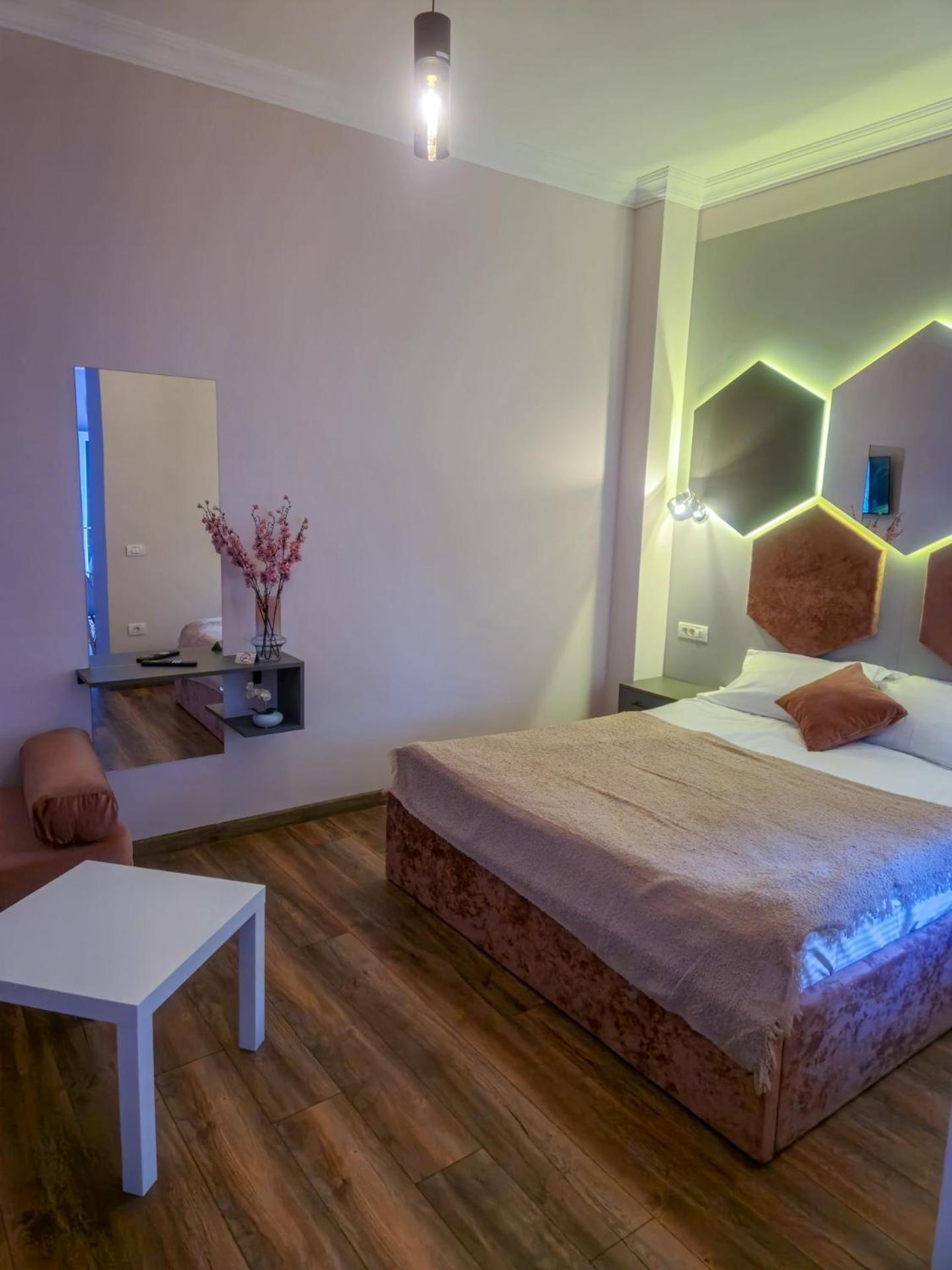 Bizi House 2 *